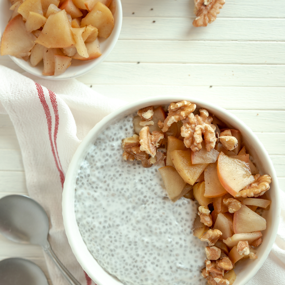 Chia-Protein-Pudding mit Apfel-Nuss Topping